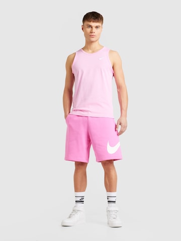 Regular Pantaloni 'CLUB' de la Nike Sportswear pe roz