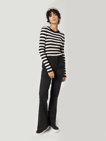 A LOT LESS Flared Pants 'CORA' in Black