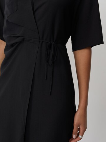 Rochie 'Cleo' de la LeGer by Lena Gercke pe negru