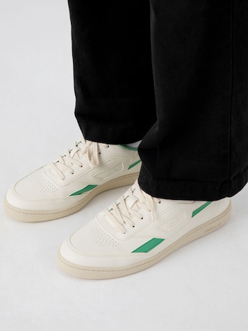 SAYE Sneakers in White: front