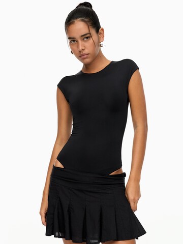 Tricou body de la Pull&Bear pe negru: față