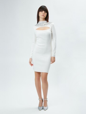 Influencer - Vestido de punto en blanco