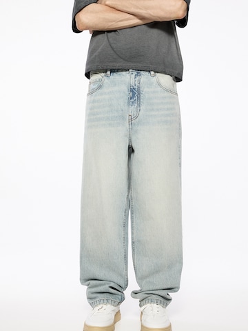 Pull&Bear Loose fit Jeans in Blue: front