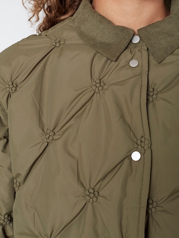 SISTERS POINT Přechodná bunda 'EQA' – zelená