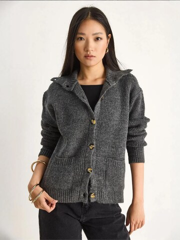 Cardigan Bianco Lucci en gris