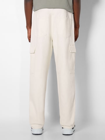 Bershka Loose fit Cargo Jeans in White