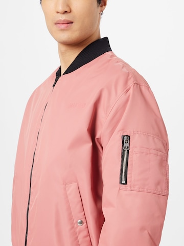 HUGO Демисезонная куртка 'Byler' в Ярко-розовый