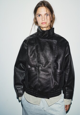 Pull&Bear Jacke in Schwarz: Vorderseite