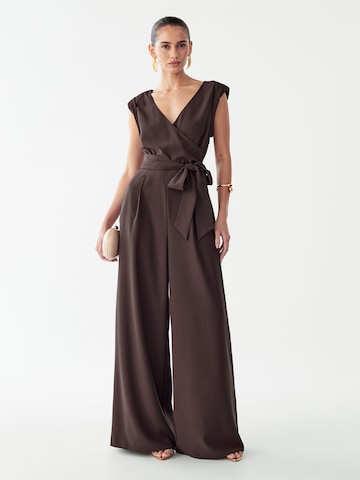Tuta jumpsuit 'Cali' di St MRLO in marrone