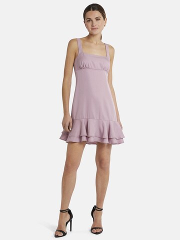 Nicowa Minikleid 'LONIWA', Model ist 1,75 cm groß trägt Größe 34 in Pink