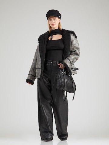 Pulover de la Versace Jeans Couture pe negru