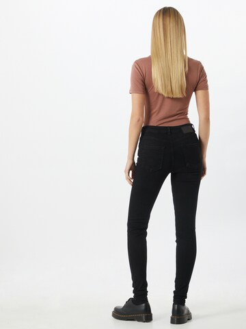 PIECES Slimfit Jeans 'Delly' in Schwarz