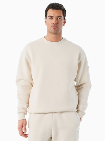 Organication Sweatshirt in White: front