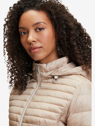 Betty Barclay Steppjacke mit abnehmbarer Kapuze in Beige