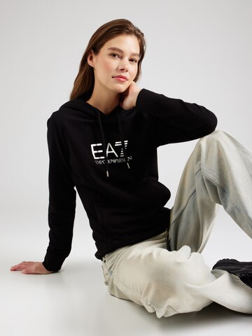 EA7 Emporio Armani Sweatshirt i svart