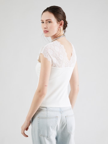 T-shirt 'Camilla' ABOUT YOU en blanc