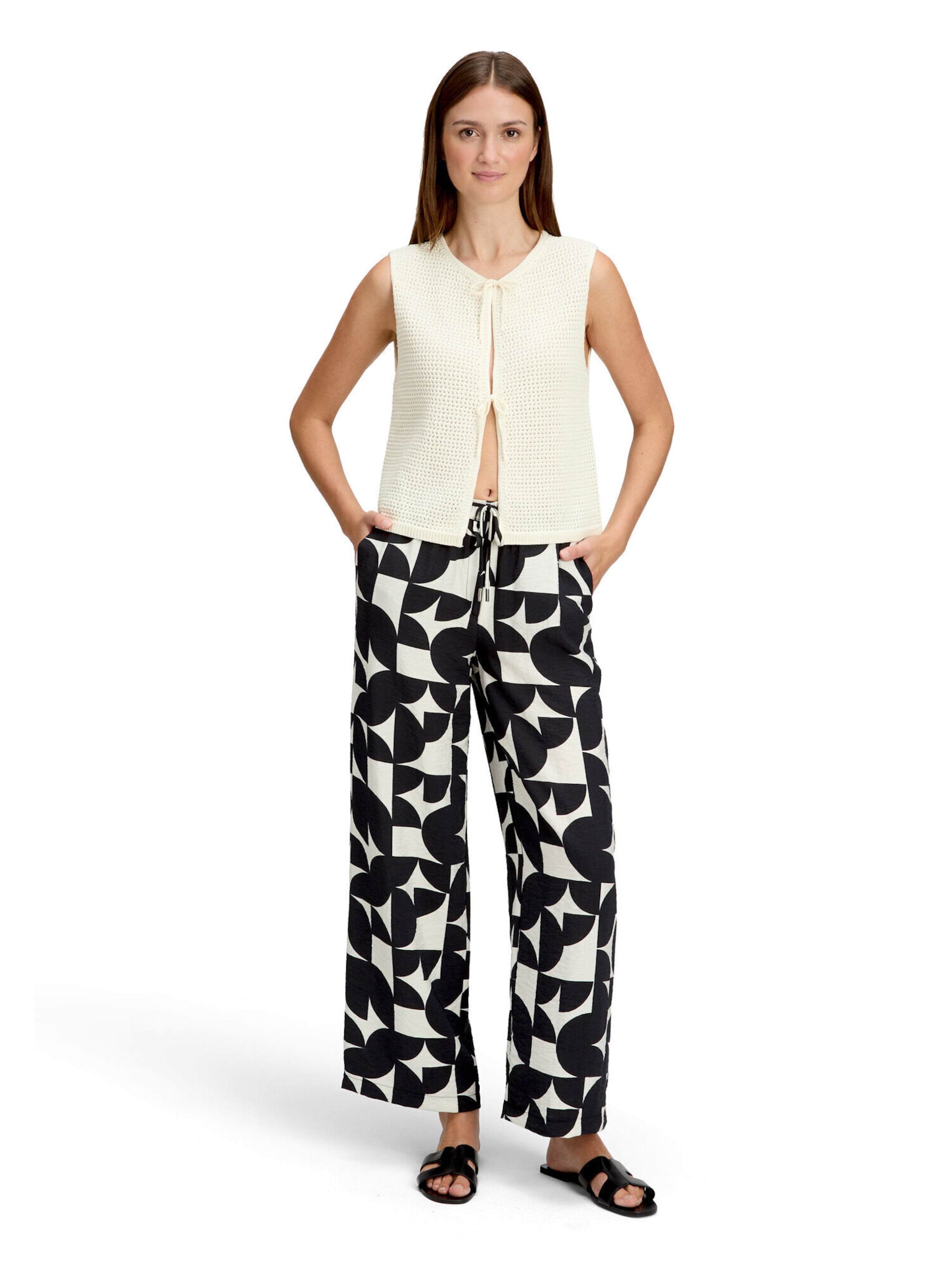 Slimfit Pantaloni di Betty & Co in nero: frontale