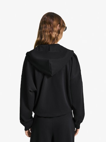 Bershka Jopa na zadrgo | črna barva