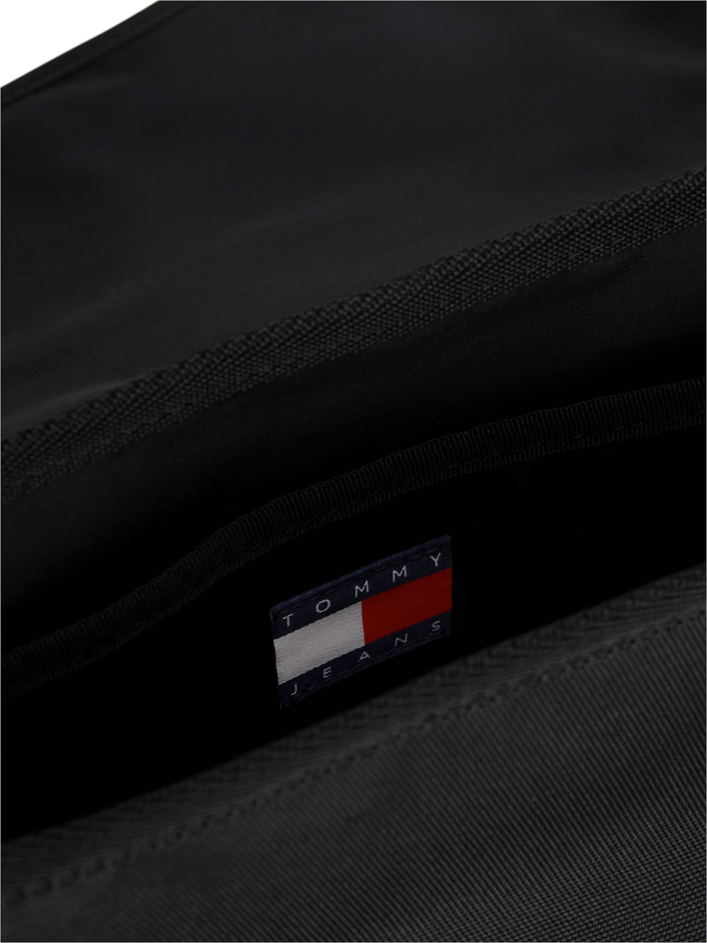 Tommy Jeans Axelremsväska 'ESS DAILY' i svart