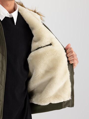 ALPHA INDUSTRIES Kurtka zimowa 'Arctic Guardians ' w kolorze zielony