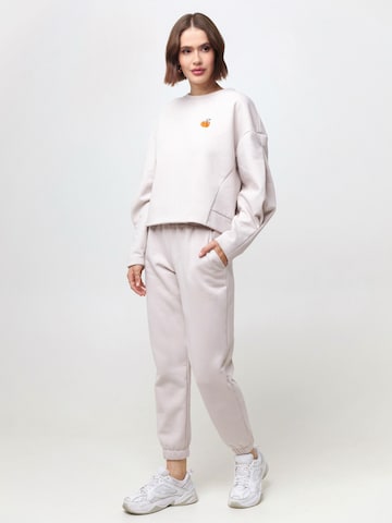 WHITE RVBBIT Tapered Hose in Beige