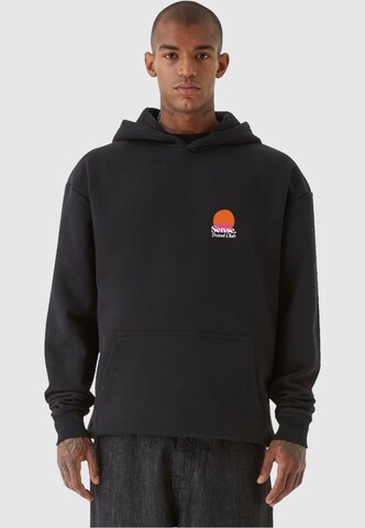 9N1M SENSE Sweatshirt 'Travel Club' in Zwart: voorkant