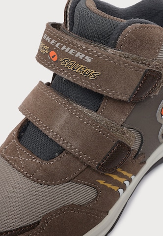 SKECHERS Csizma 'DYNAMIC TRAIL - DINO-SCOUTS' - szürke
