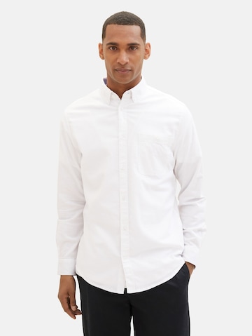 Coupe regular Chemise TOM TAILOR en blanc : devant