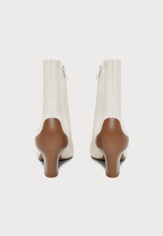 Bottines & Other Stories en blanc