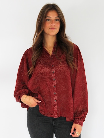 Honnête Atelier Blouse 'Quincy' in Red: front