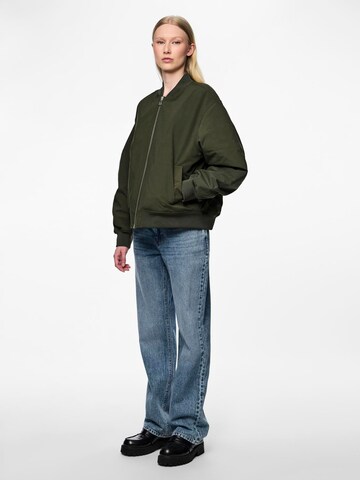 PIECES Between-season jacket 'Nomi' in Green