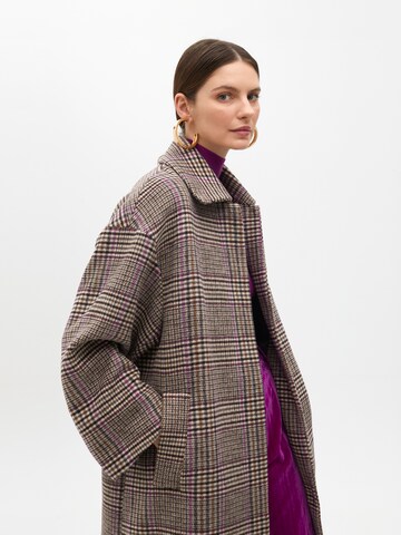 Lola Casademunt Prechodný kabát - Sivá