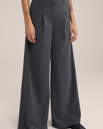 WE Fashion Zvonové kalhoty Kalhoty se sklady v pase – šedá