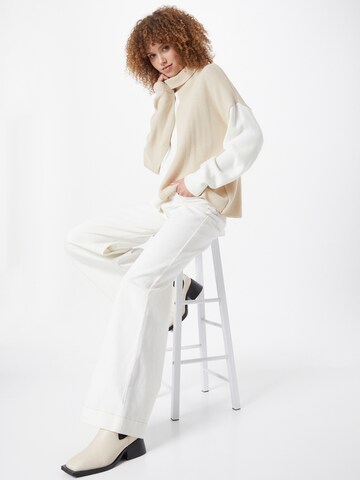 Pullover di In The Style in beige