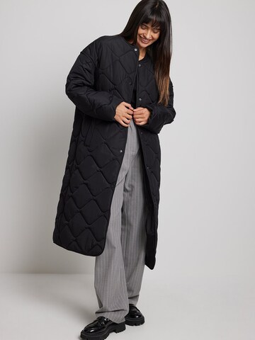 NA-KD Between-Seasons Coat in Black: front