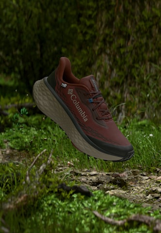 Scarpa sportiva di COLUMBIA in rosso