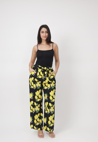 Elara Loose fit Trousers in Black: front