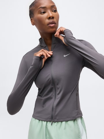 NIKE Trainingsjack 'SWIFT' in Grijs