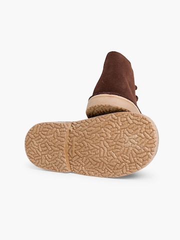 Pisamonas - Botas en marrón