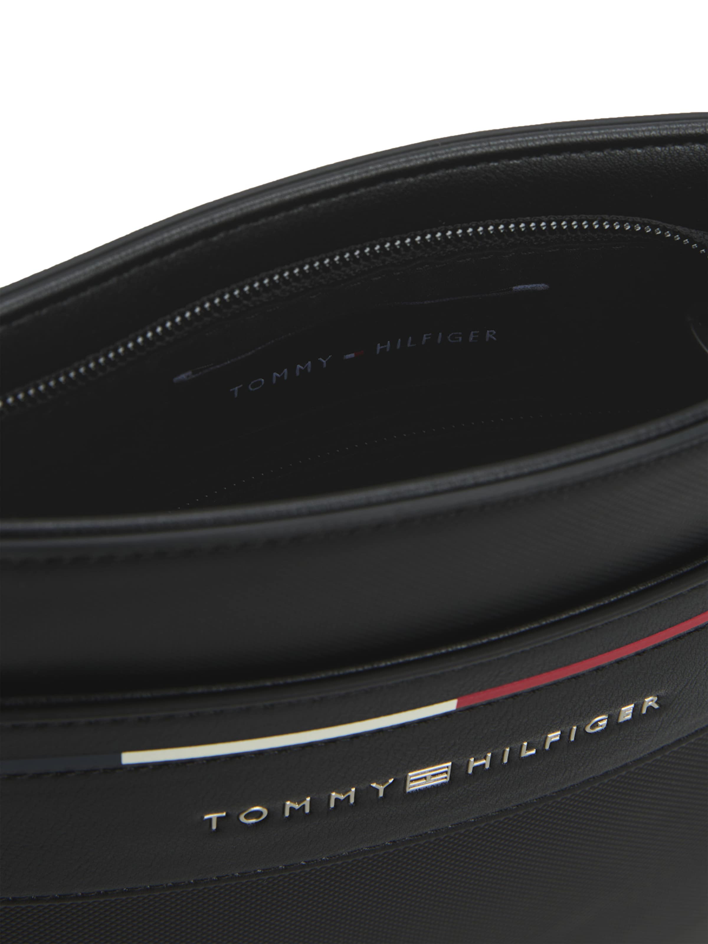 TOMMY HILFIGER Τσάντα ώμου 'FOUNDATION' σε μαύρο