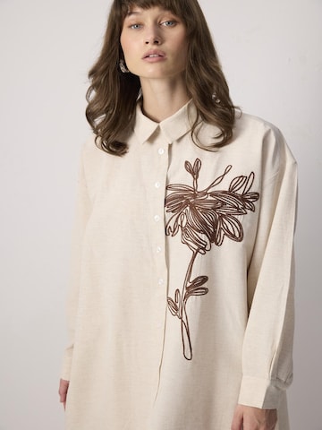 Touche Prive Abendkleid in Beige