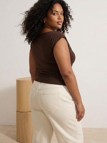 Trendyol Curve Majica | rjava barva