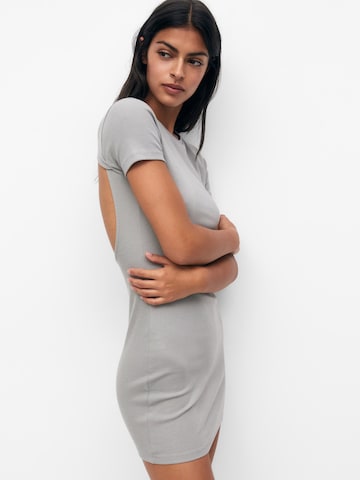 Pull&Bear Kleid in Grau: predná strana