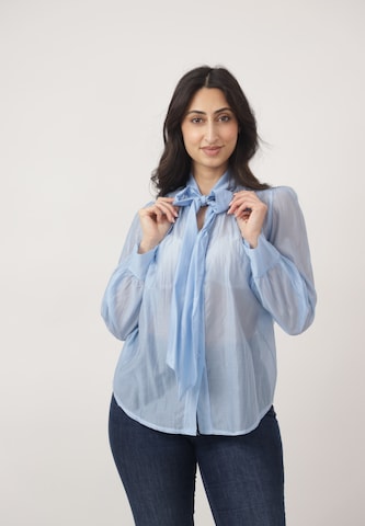 Elara Blouse in Blauw: voorkant