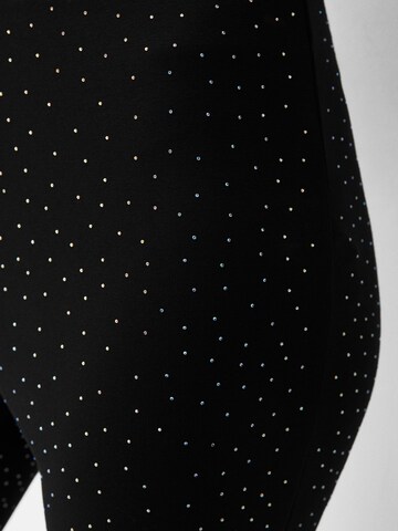 Flared Pantaloni di Bershka in nero