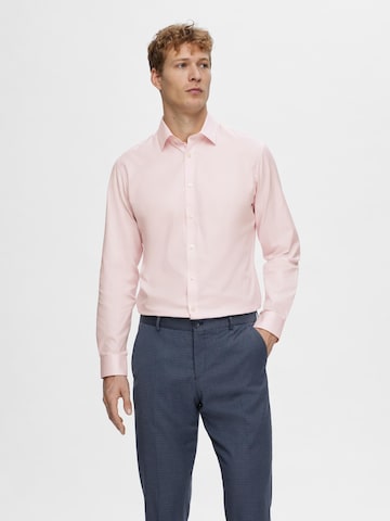 Coupe slim Chemise 'Ethan' SELECTED HOMME en rose : devant