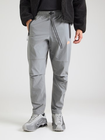 Nike Sportswear Конический (Tapered) Штаны в Серый: спереди