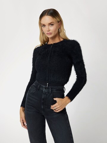 GUESS Strickjacke in Schwarz: Vorderseite