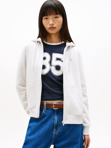 Tommy Jeans Mikina – šedá: přední strana