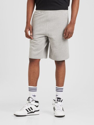 regular Pantaloni 'Essentials' di ADIDAS ORIGINALS in grigio: frontale